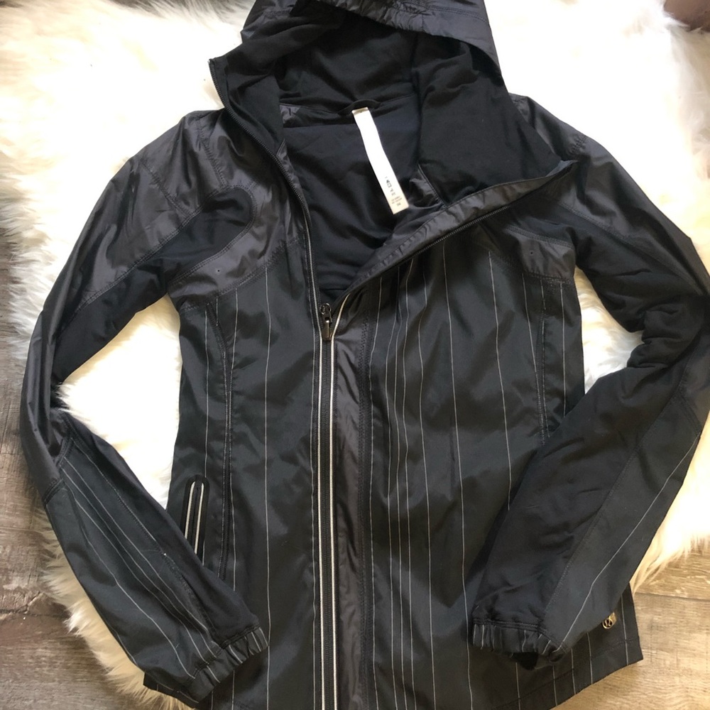 Lululemon black windbreaker